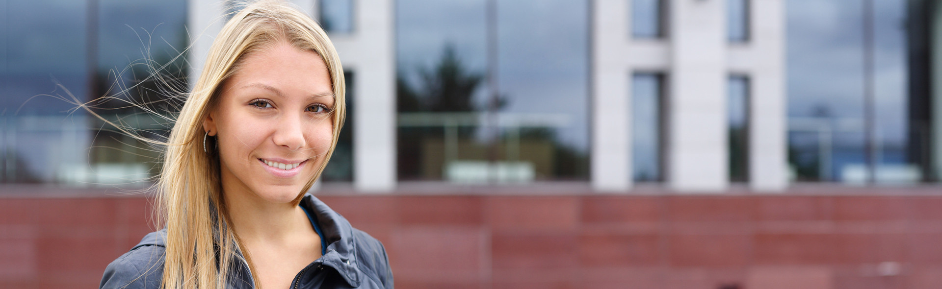 HERR工業(yè)擁有著各種技術(shù)導(dǎo)向的公司生產(chǎn)的排氣空氣凈化系統(tǒng)和過(guò)濾技術(shù)。我們開(kāi)發(fā)和生產(chǎn)高效節(jié)能，并在貴公司提供清潔的空氣品質(zhì)的產(chǎn)品。