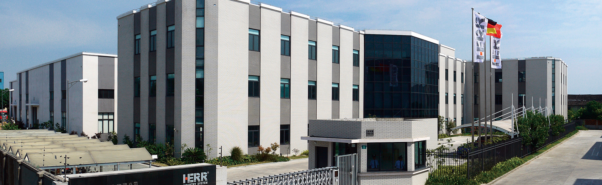 HERR工業(yè)支持這要減少對(duì)員工和設(shè)備粉塵污染，煙霧及油霧潛在危險(xiǎn)的公司。隨著我們的產(chǎn)品，我們也確保符合當(dāng)?shù)胤梢蟆?>
<div   id=